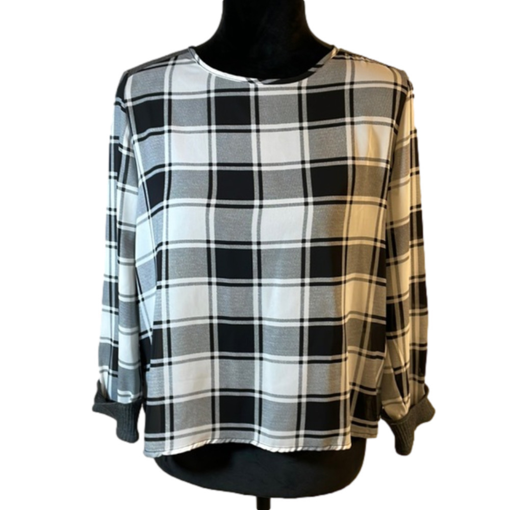 Rue21 black and white blouse size M NWT